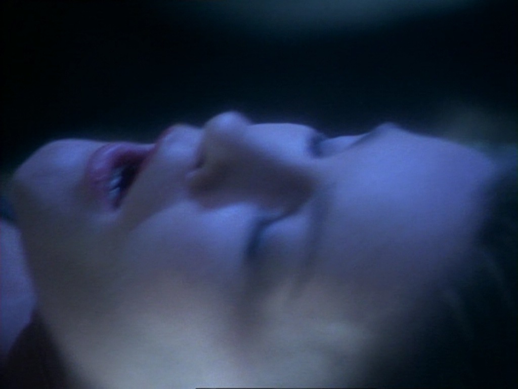 ariane179254_StarTrekVoyager_1x01_1x02-Caretaker_2540.jpg