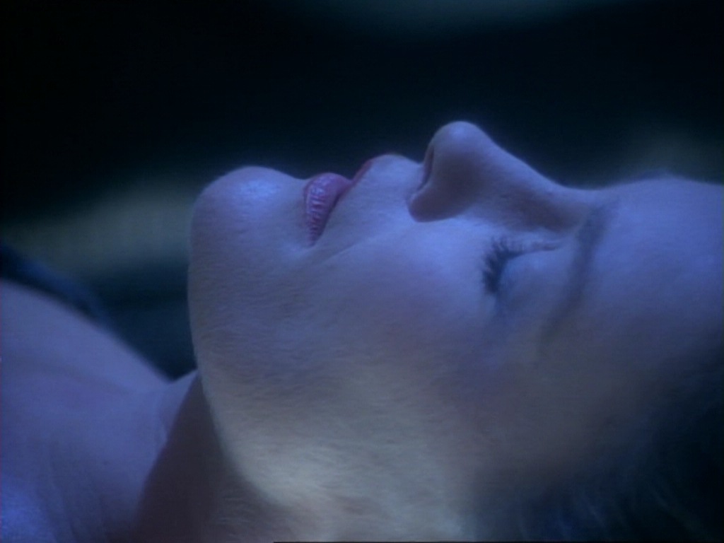 ariane179254_StarTrekVoyager_1x01_1x02-Caretaker_2543.jpg