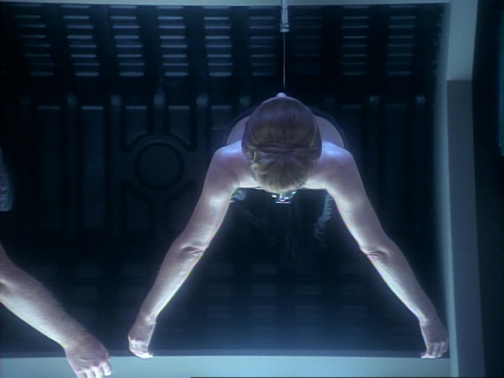 ariane179254_StarTrekVoyager_1x01_1x02-Caretaker_2544.jpg