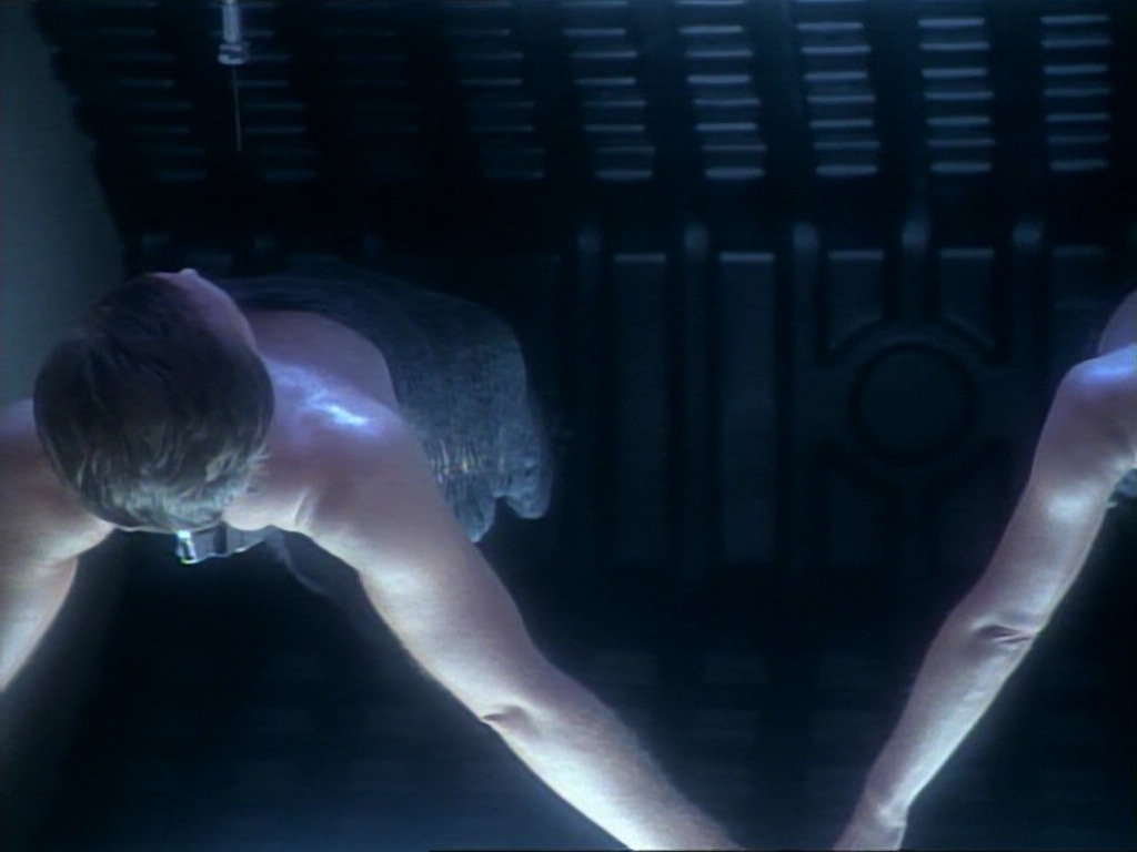 ariane179254_StarTrekVoyager_1x01_1x02-Caretaker_2552.jpg