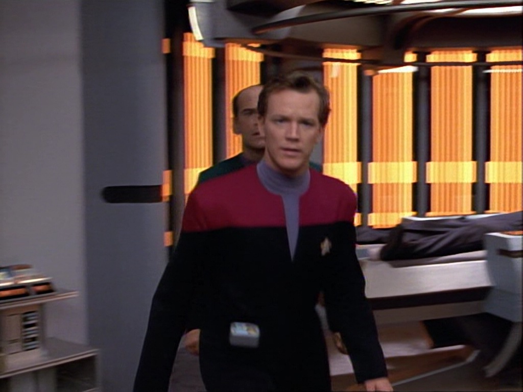 ariane179254_StarTrekVoyager_1x01_1x02-Caretaker_2620.jpg