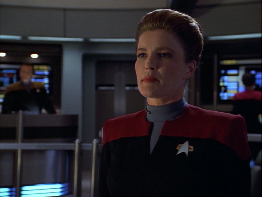 ariane179254_StarTrekVoyager_1x01_1x02-Caretaker_2657.jpg