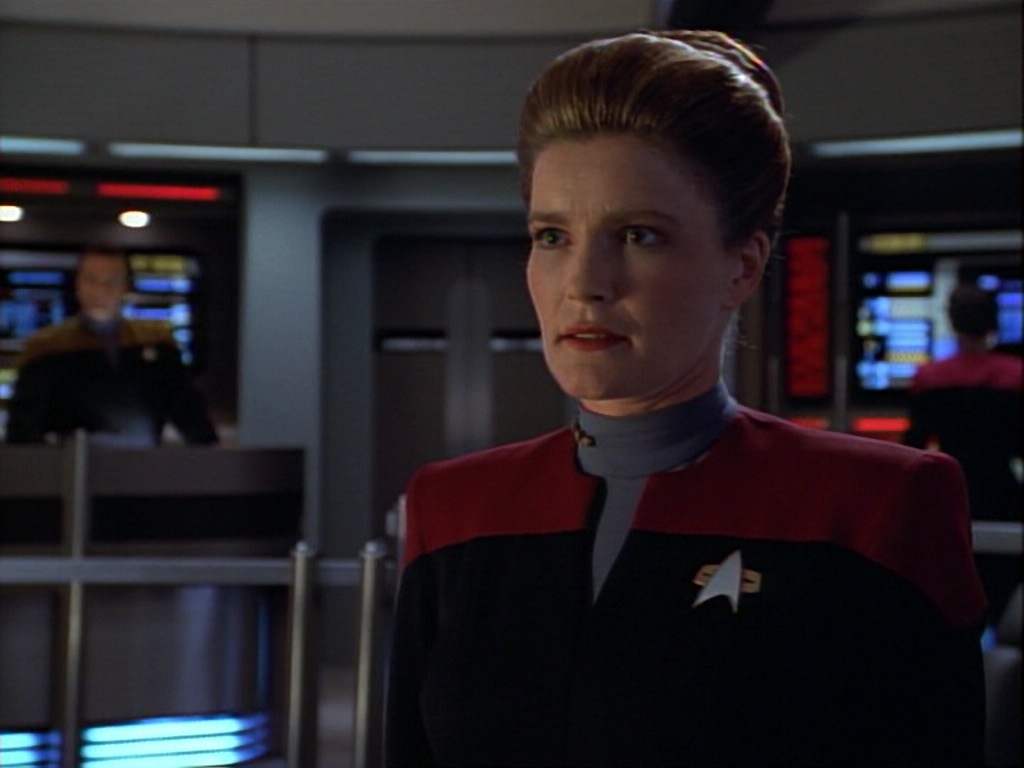 ariane179254_StarTrekVoyager_1x01_1x02-Caretaker_2658.jpg