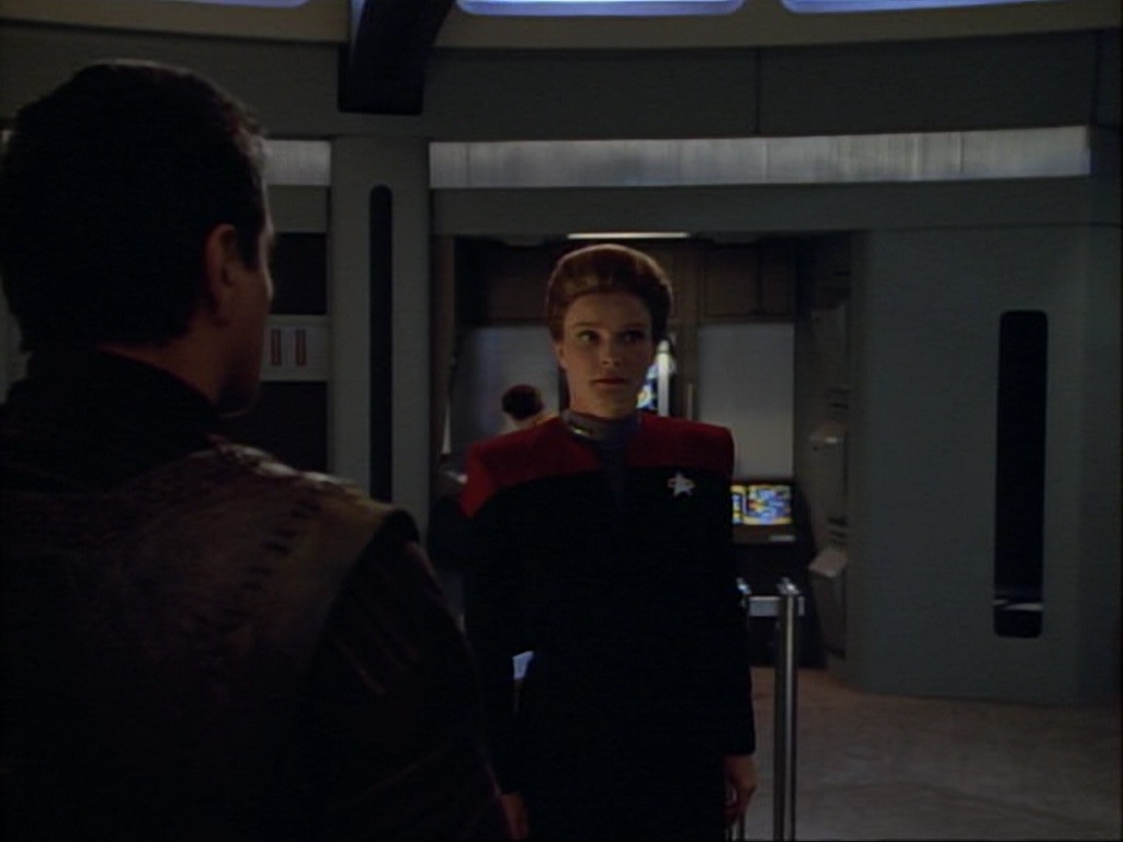 ariane179254_StarTrekVoyager_1x01_1x02-Caretaker_2711.jpg