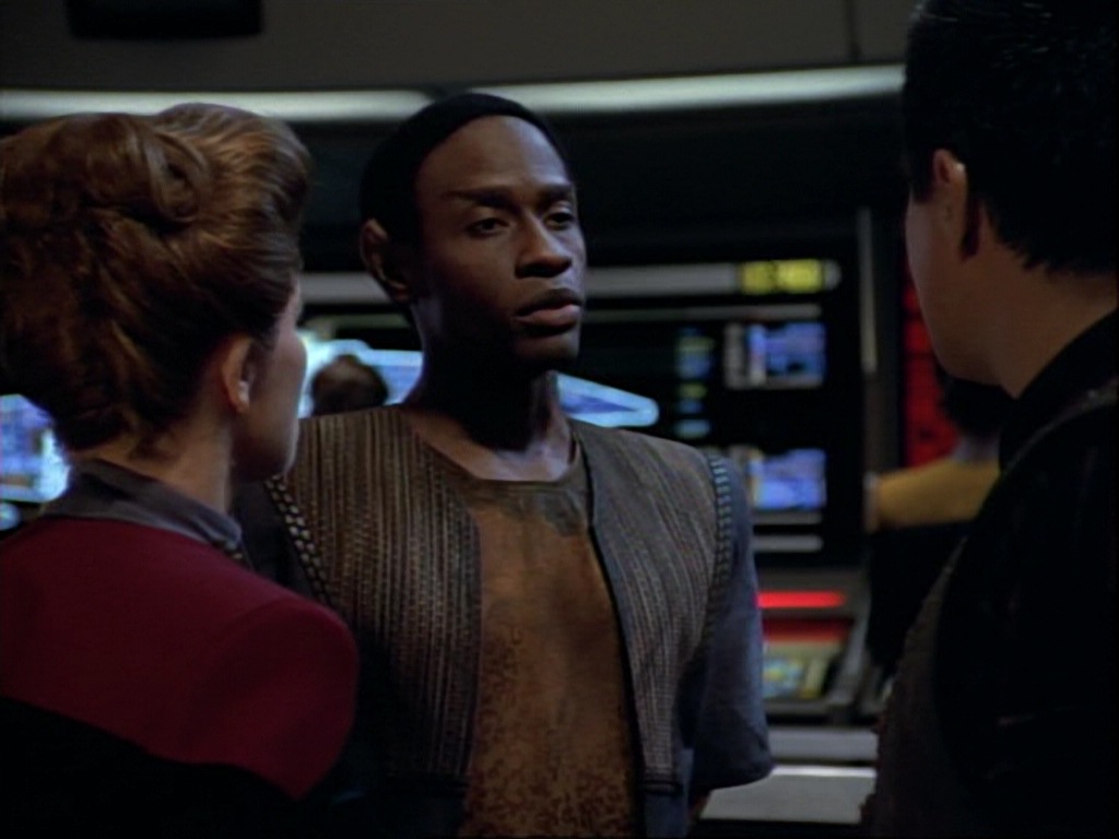 ariane179254_StarTrekVoyager_1x01_1x02-Caretaker_2737.jpg