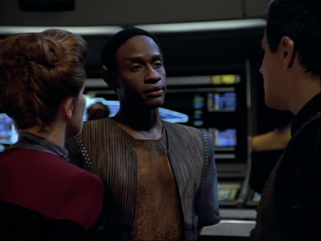 ariane179254_StarTrekVoyager_1x01_1x02-Caretaker_2740.jpg