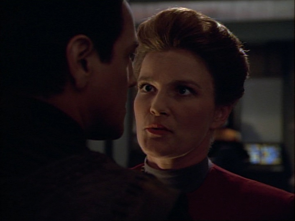 ariane179254_StarTrekVoyager_1x01_1x02-Caretaker_2775.jpg