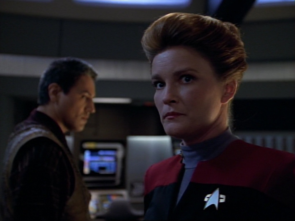 ariane179254_StarTrekVoyager_1x01_1x02-Caretaker_2795.jpg