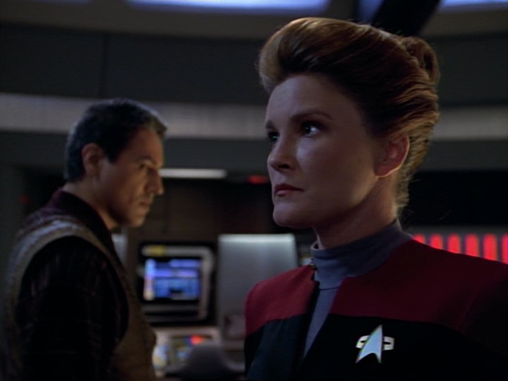 ariane179254_StarTrekVoyager_1x01_1x02-Caretaker_2796.jpg
