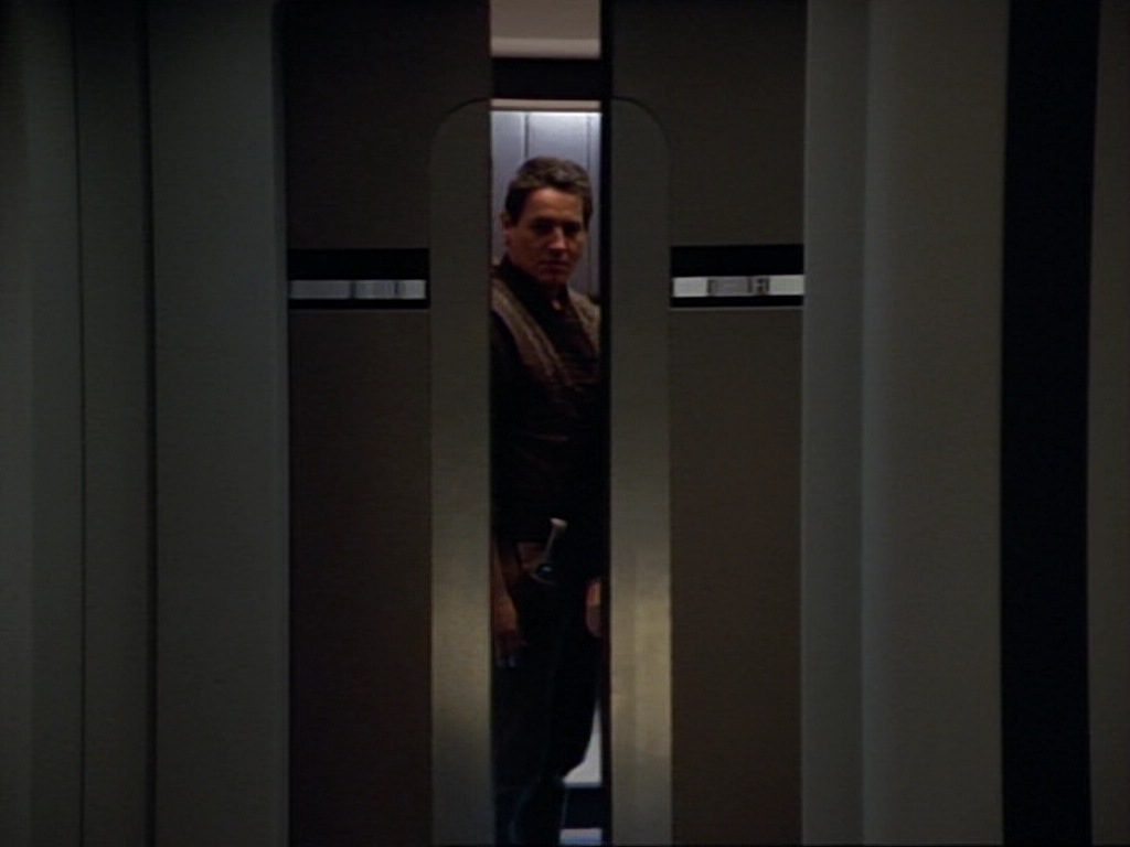 ariane179254_StarTrekVoyager_1x01_1x02-Caretaker_2901.jpg