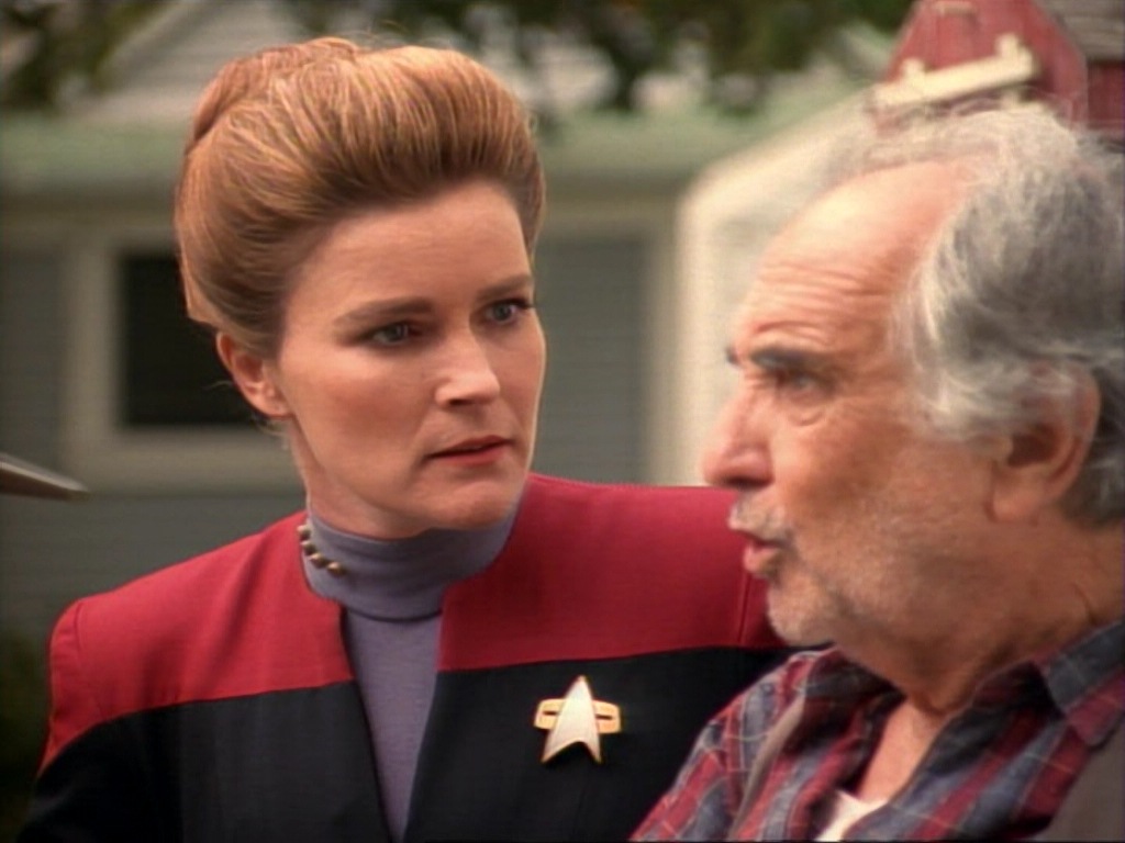 ariane179254_StarTrekVoyager_1x01_1x02-Caretaker_3058.jpg