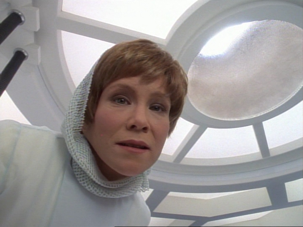 ariane179254_StarTrekVoyager_1x01_1x02-Caretaker_3138.jpg