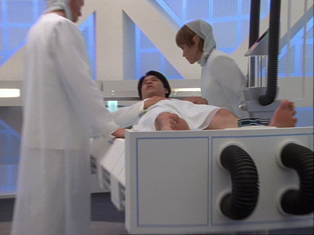 ariane179254_StarTrekVoyager_1x01_1x02-Caretaker_3147.jpg