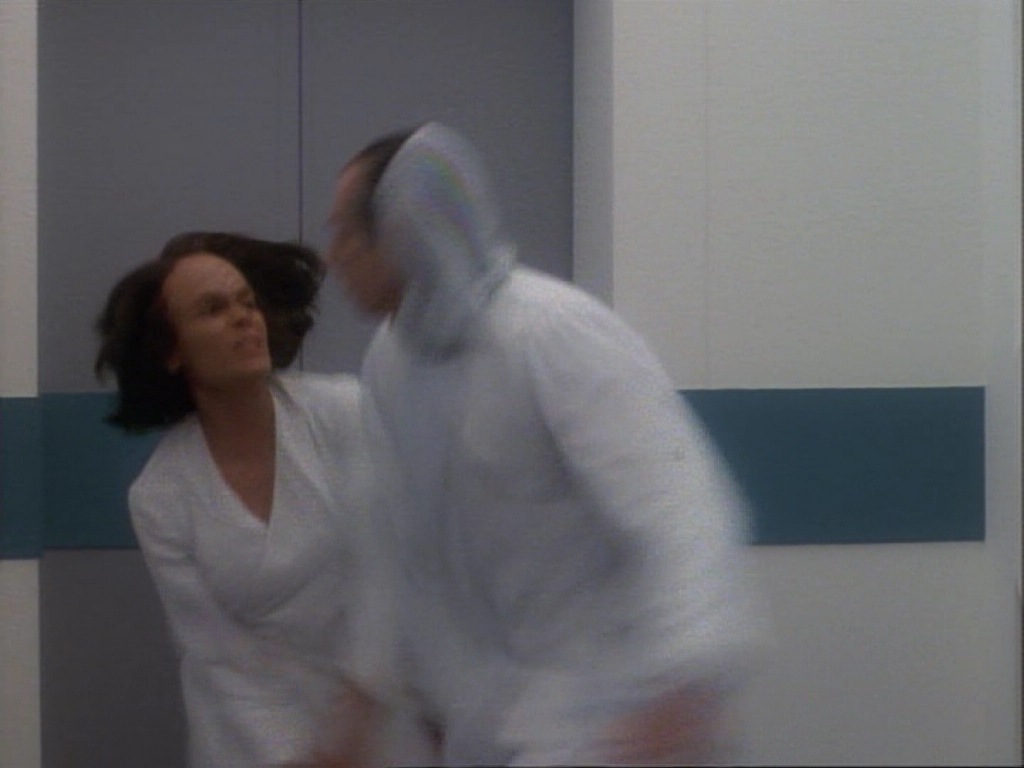ariane179254_StarTrekVoyager_1x01_1x02-Caretaker_3188.jpg