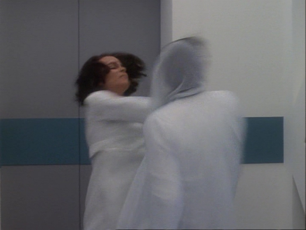 ariane179254_StarTrekVoyager_1x01_1x02-Caretaker_3190.jpg