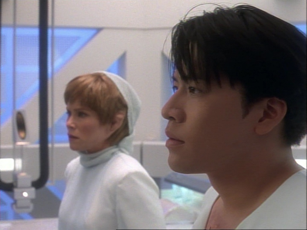 ariane179254_StarTrekVoyager_1x01_1x02-Caretaker_3196.jpg