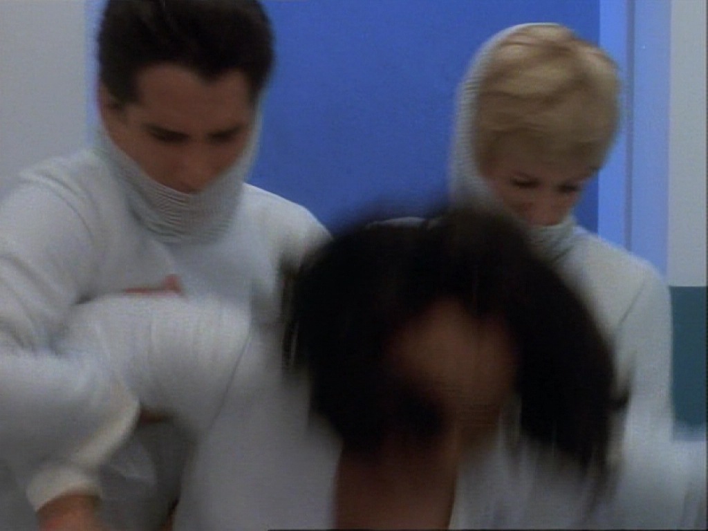 ariane179254_StarTrekVoyager_1x01_1x02-Caretaker_3197.jpg