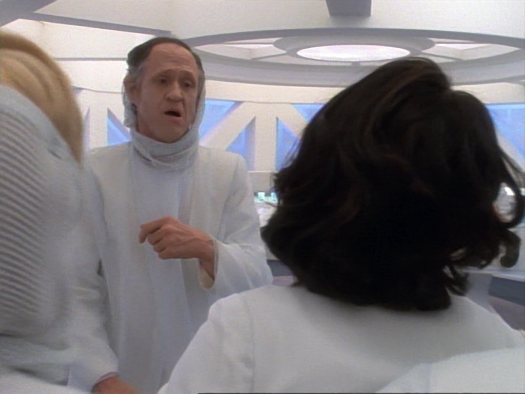 ariane179254_StarTrekVoyager_1x01_1x02-Caretaker_3207.jpg