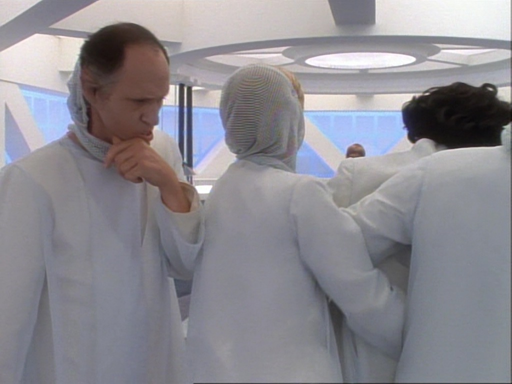 ariane179254_StarTrekVoyager_1x01_1x02-Caretaker_3214.jpg