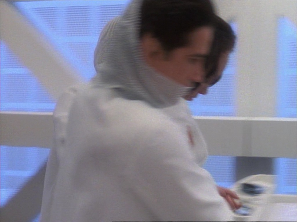 ariane179254_StarTrekVoyager_1x01_1x02-Caretaker_3217.jpg