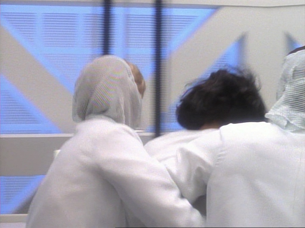 ariane179254_StarTrekVoyager_1x01_1x02-Caretaker_3218.jpg