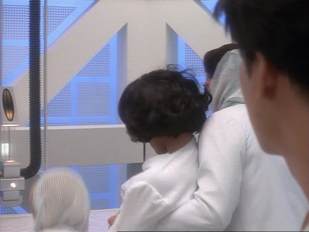 ariane179254_StarTrekVoyager_1x01_1x02-Caretaker_3219.jpg