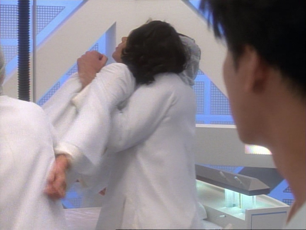 ariane179254_StarTrekVoyager_1x01_1x02-Caretaker_3221.jpg