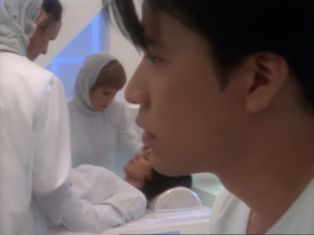 ariane179254_StarTrekVoyager_1x01_1x02-Caretaker_3228.jpg
