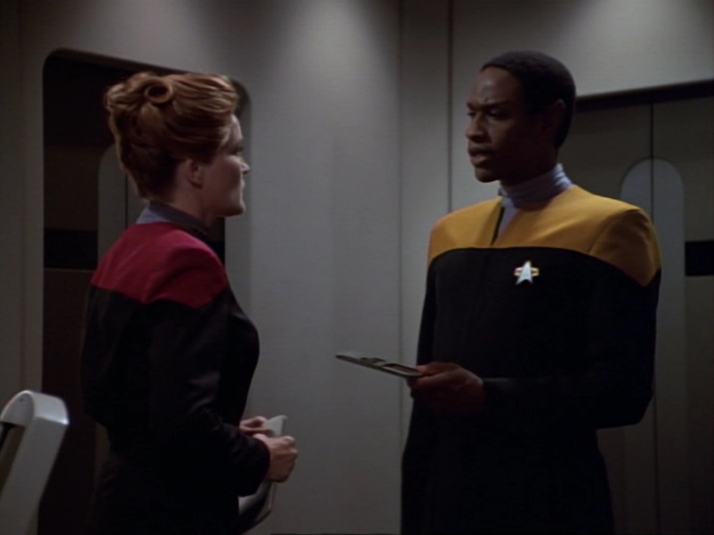 ariane179254_StarTrekVoyager_1x01_1x02-Caretaker_3274.jpg