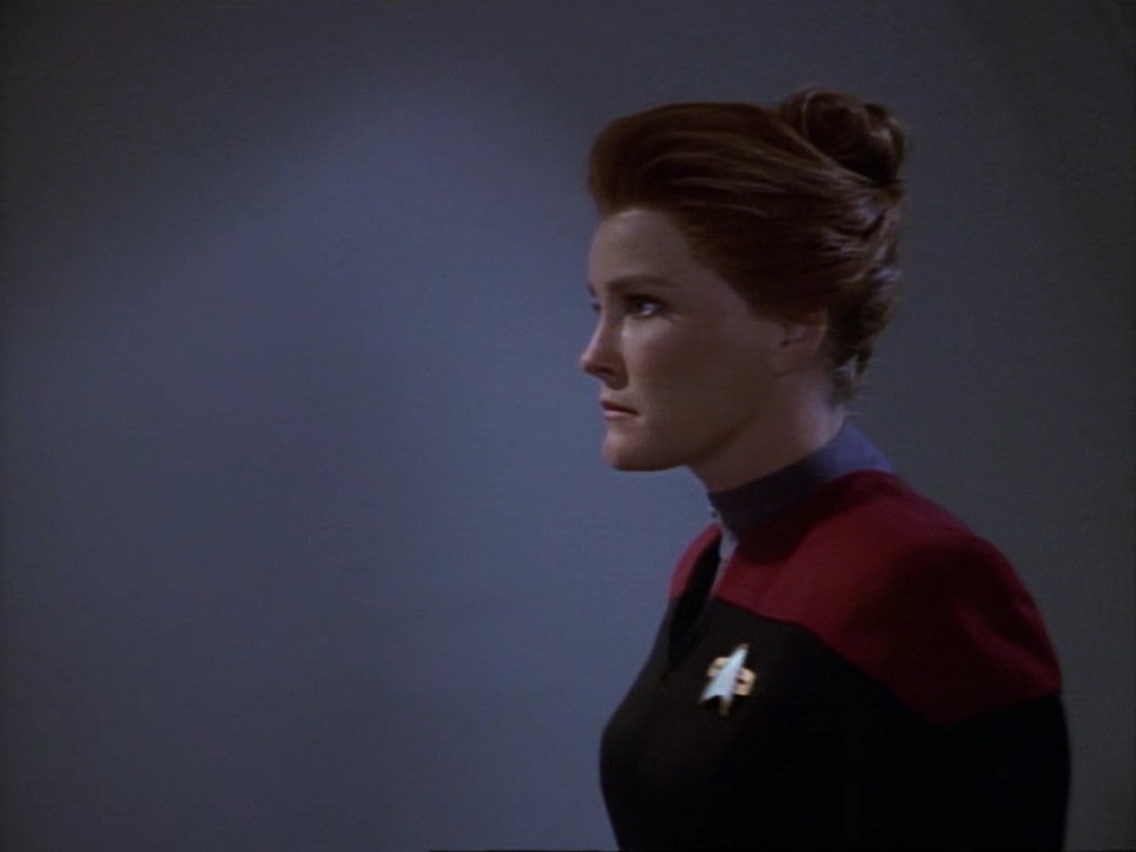 ariane179254_StarTrekVoyager_1x01_1x02-Caretaker_3494.jpg
