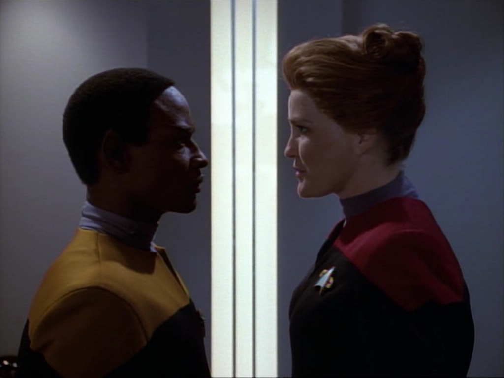 ariane179254_StarTrekVoyager_1x01_1x02-Caretaker_3501.jpg