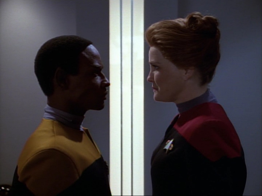 ariane179254_StarTrekVoyager_1x01_1x02-Caretaker_3502.jpg