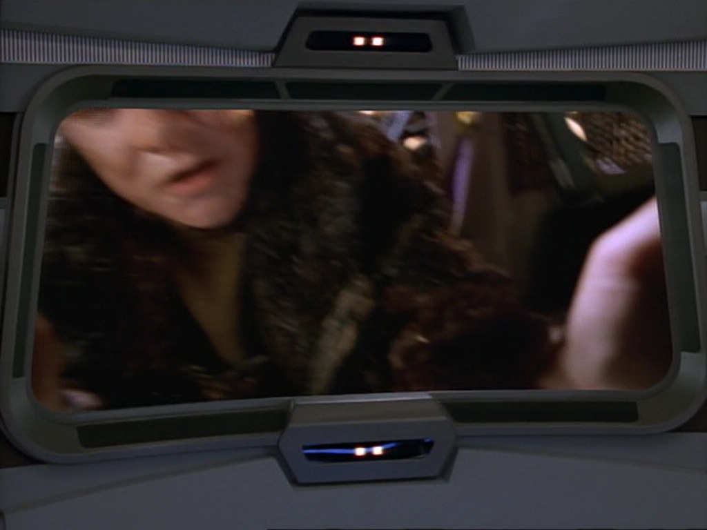 ariane179254_StarTrekVoyager_1x01_1x02-Caretaker_3550.jpg