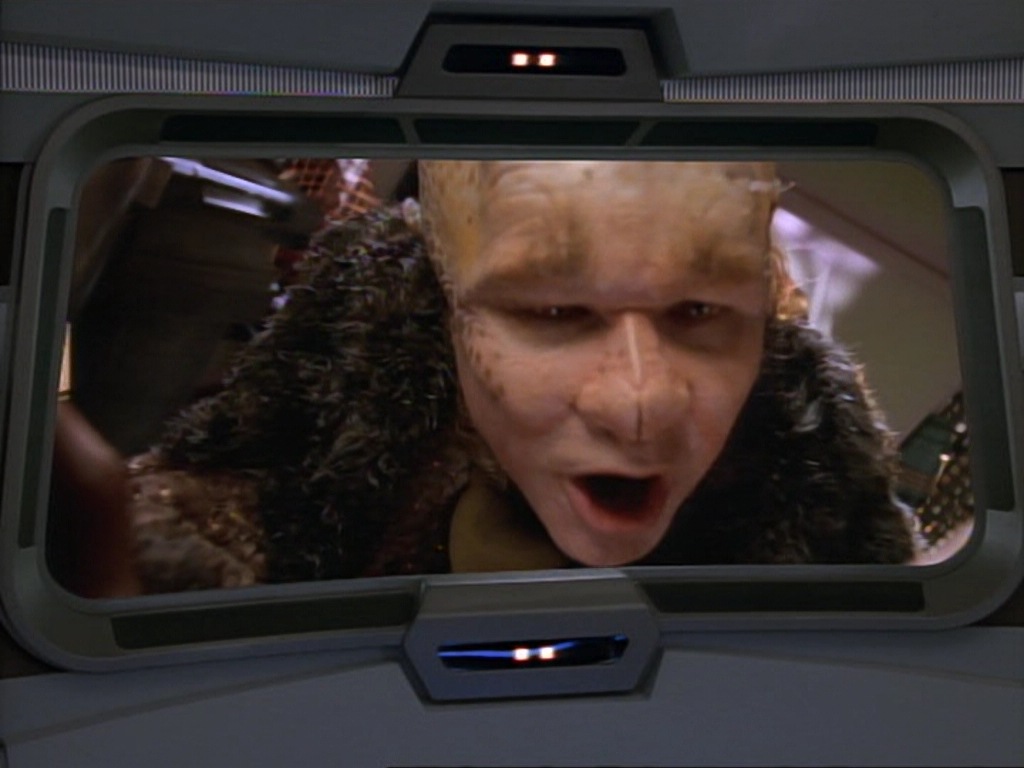 ariane179254_StarTrekVoyager_1x01_1x02-Caretaker_3552.jpg