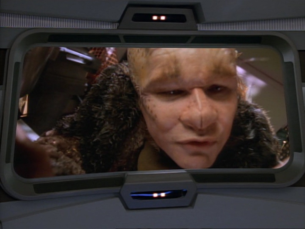 ariane179254_StarTrekVoyager_1x01_1x02-Caretaker_3554.jpg