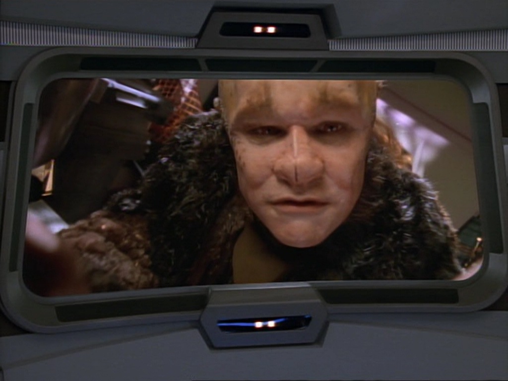 ariane179254_StarTrekVoyager_1x01_1x02-Caretaker_3556.jpg
