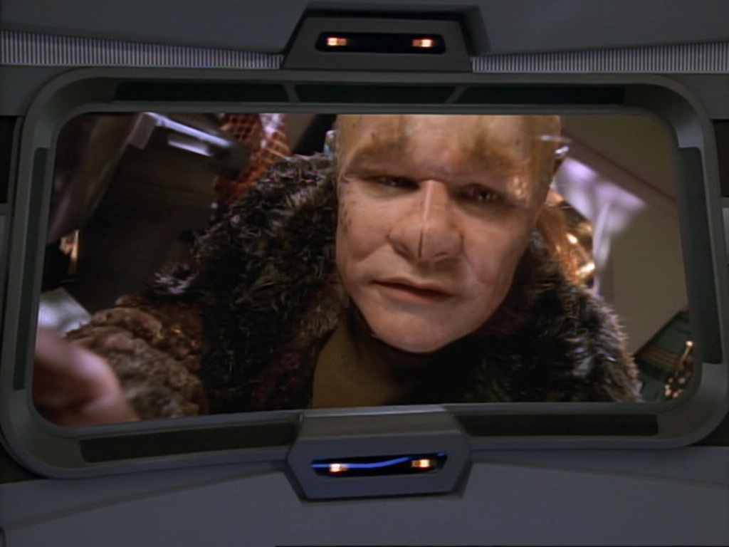 ariane179254_StarTrekVoyager_1x01_1x02-Caretaker_3569.jpg