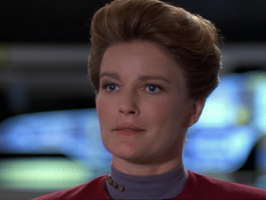 ariane179254_StarTrekVoyager_1x01_1x02-Caretaker_3580.jpg
