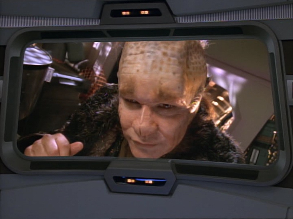 ariane179254_StarTrekVoyager_1x01_1x02-Caretaker_3596.jpg
