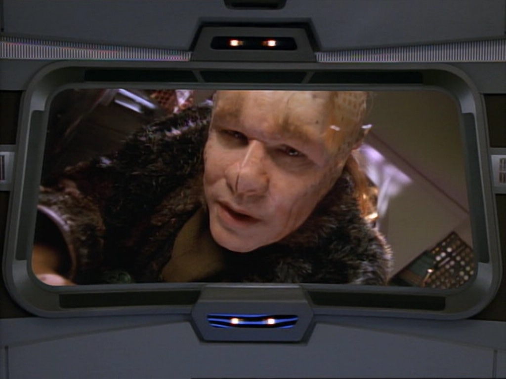 ariane179254_StarTrekVoyager_1x01_1x02-Caretaker_3615.jpg