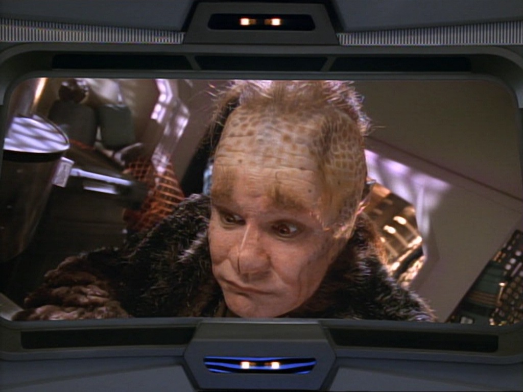 ariane179254_StarTrekVoyager_1x01_1x02-Caretaker_3746.jpg