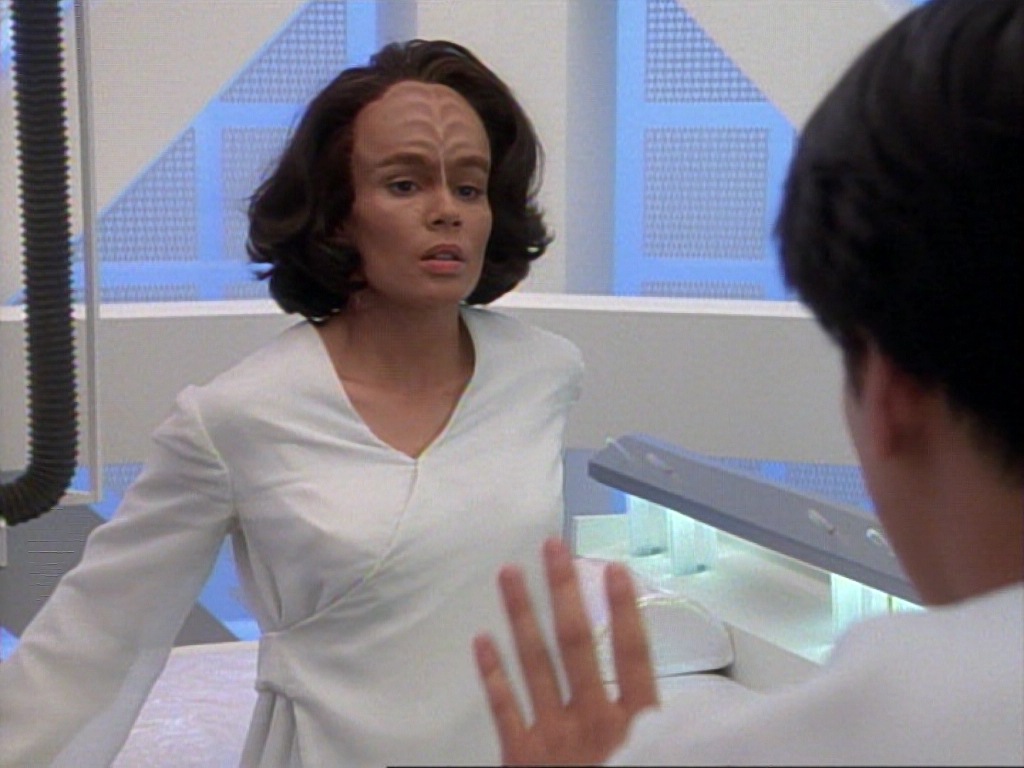 ariane179254_StarTrekVoyager_1x01_1x02-Caretaker_3889.jpg