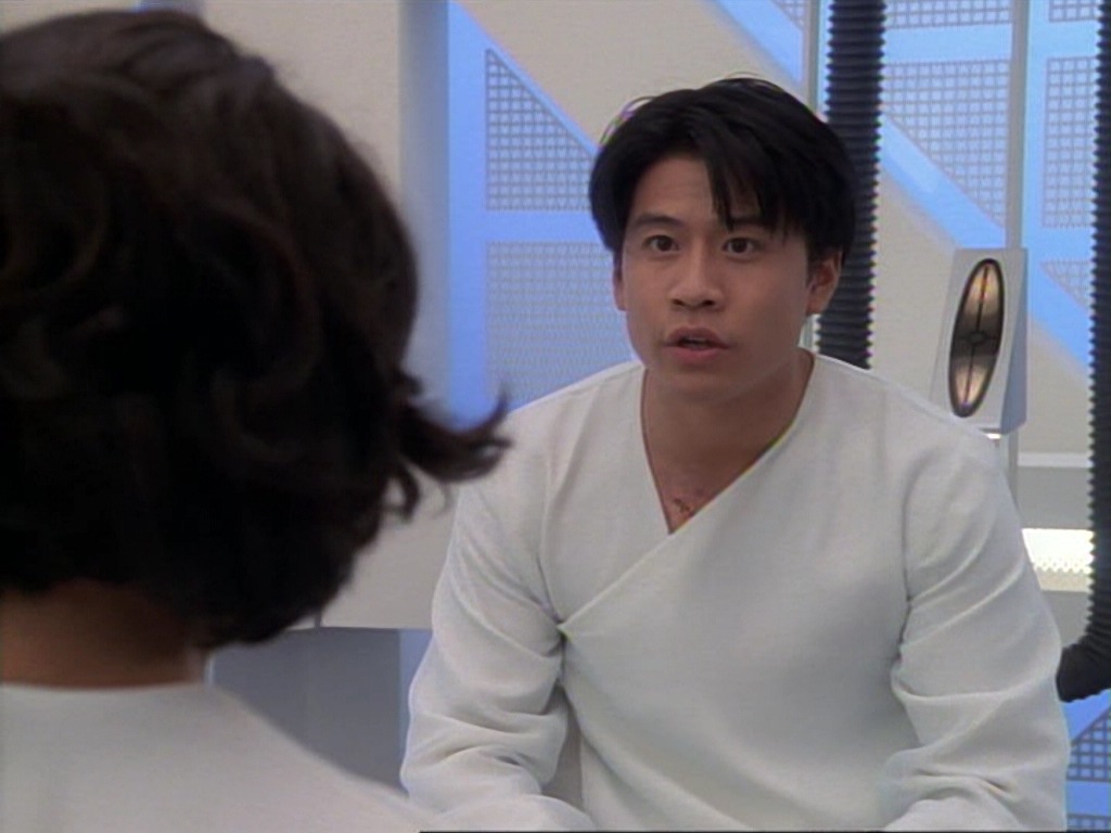 ariane179254_StarTrekVoyager_1x01_1x02-Caretaker_3897.jpg