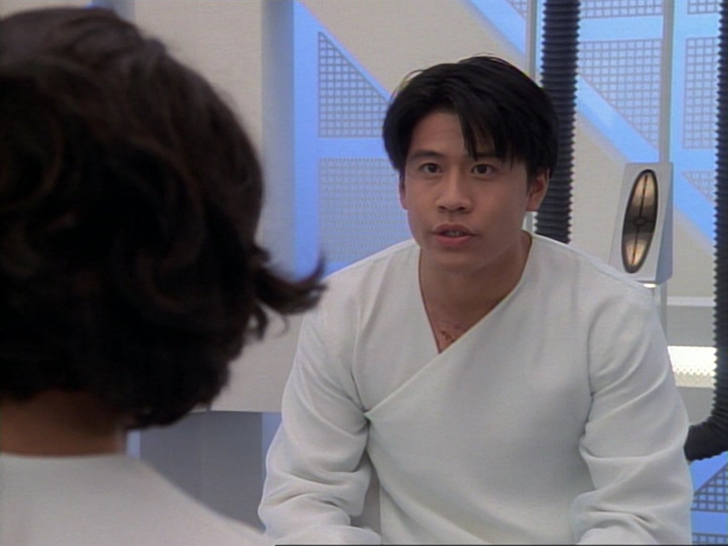 ariane179254_StarTrekVoyager_1x01_1x02-Caretaker_3898.jpg