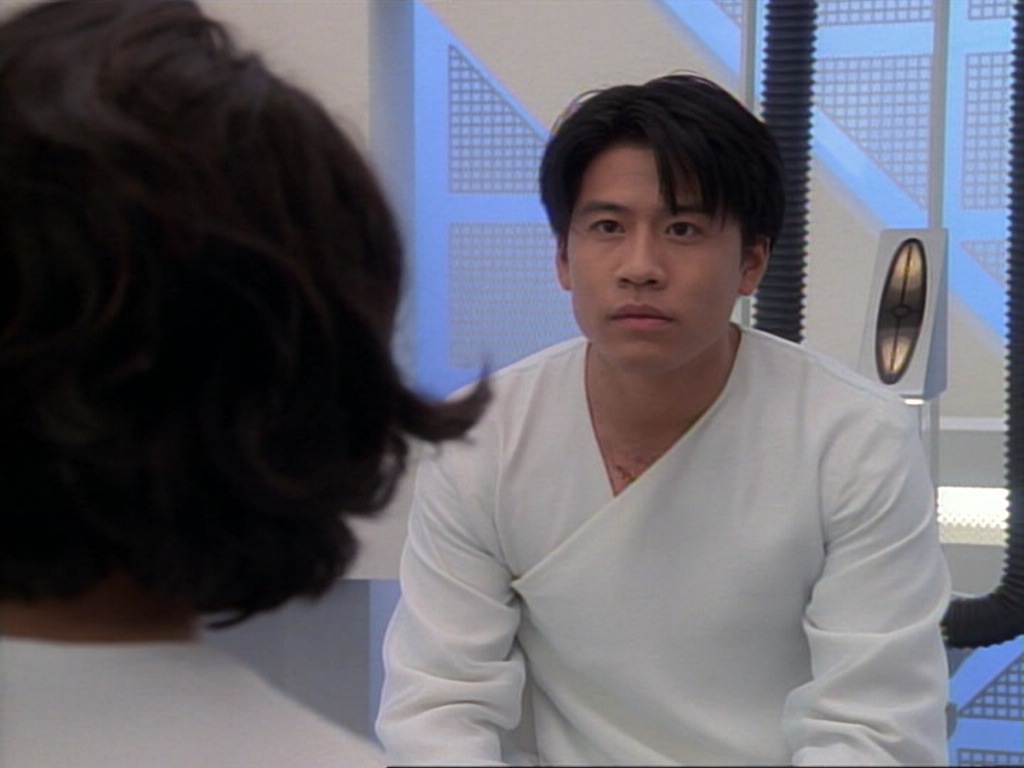 ariane179254_StarTrekVoyager_1x01_1x02-Caretaker_3907.jpg
