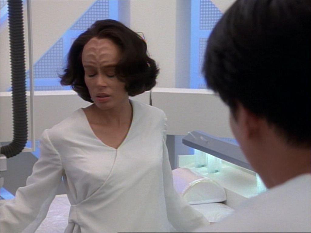 ariane179254_StarTrekVoyager_1x01_1x02-Caretaker_3911.jpg