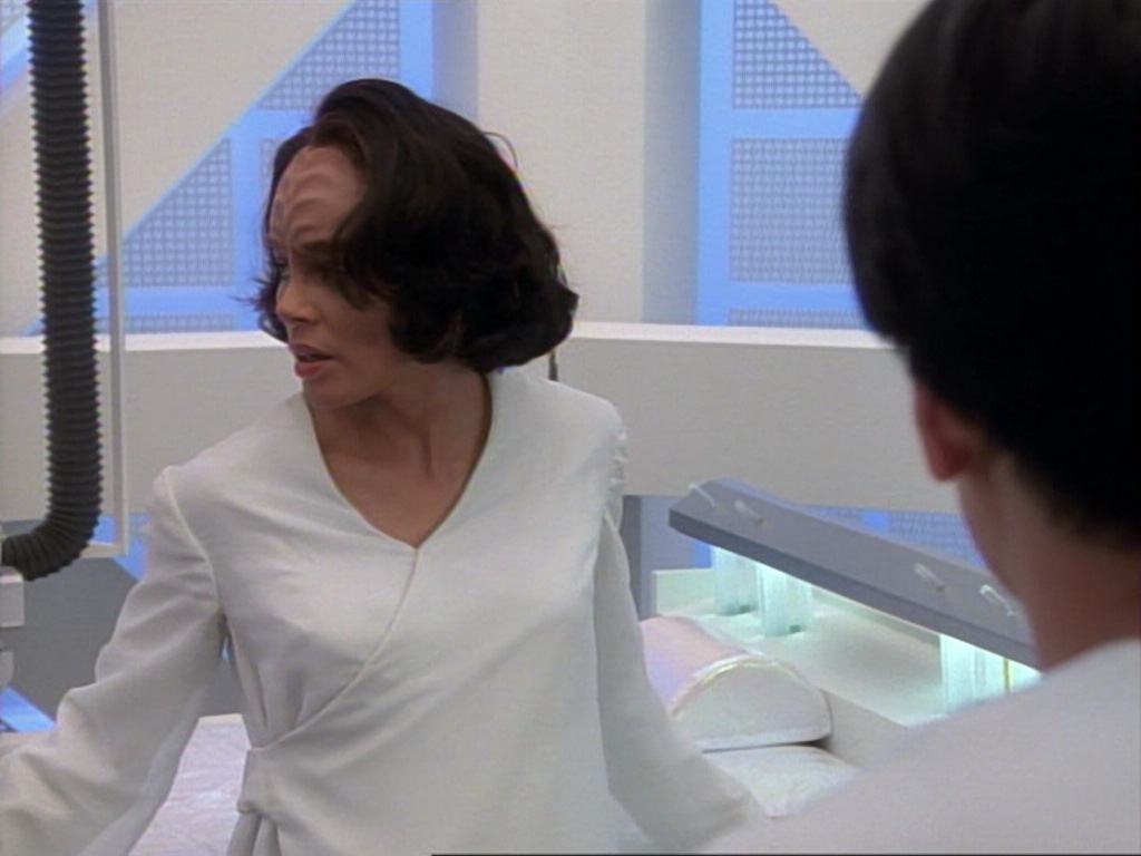 ariane179254_StarTrekVoyager_1x01_1x02-Caretaker_3912.jpg