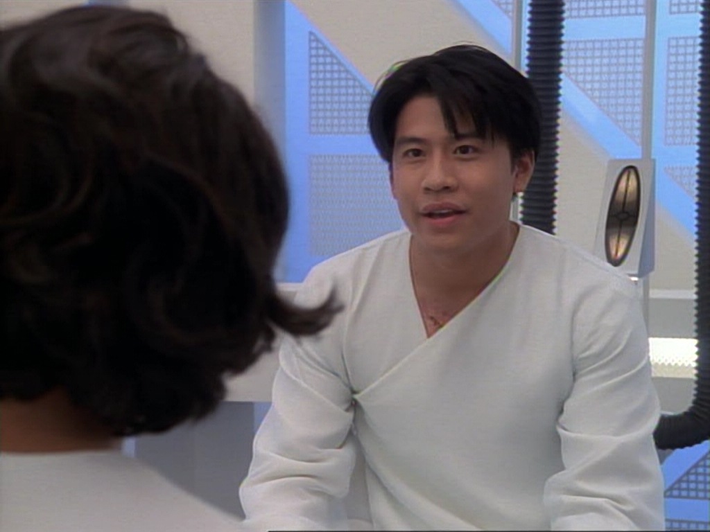 ariane179254_StarTrekVoyager_1x01_1x02-Caretaker_3916.jpg