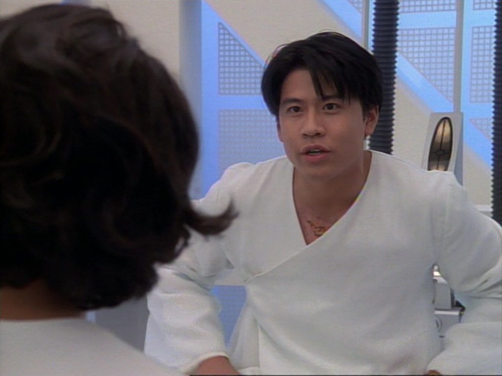 ariane179254_StarTrekVoyager_1x01_1x02-Caretaker_3921.jpg