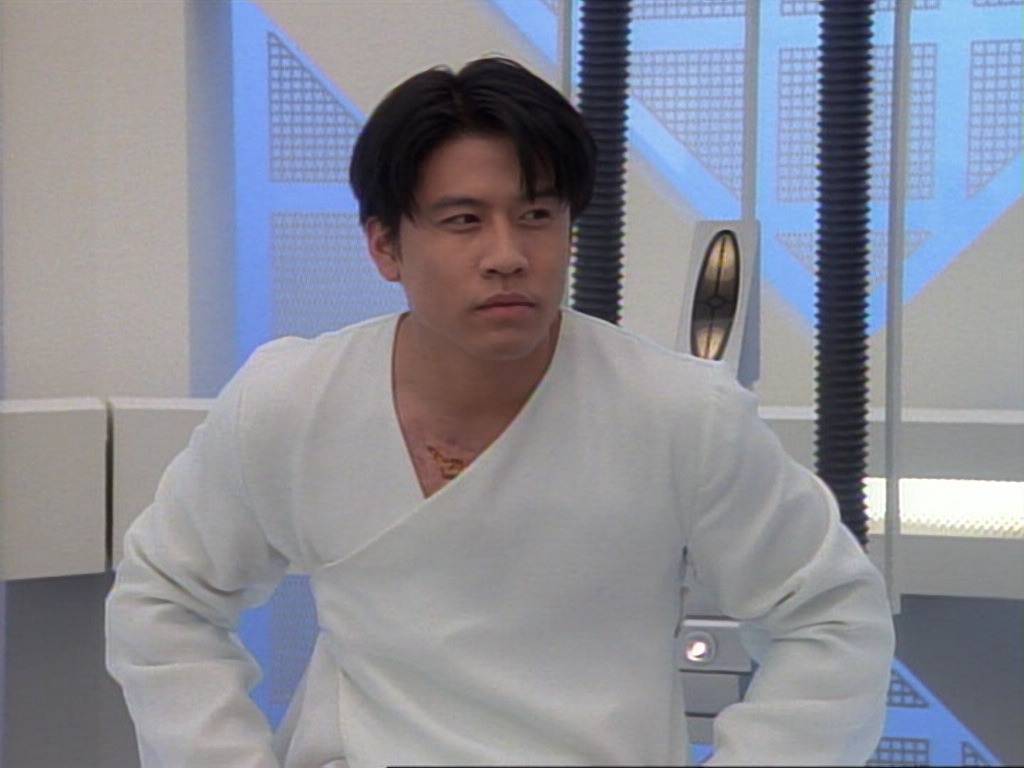 ariane179254_StarTrekVoyager_1x01_1x02-Caretaker_3927.jpg